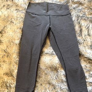 10/10 condition. Lulu wunder under 28” leggings.